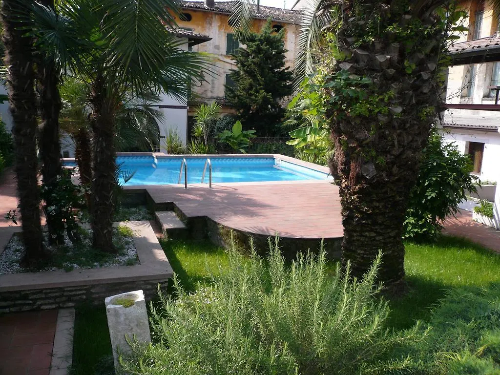 Oasi Holiday Home Toscolano Maderno Italy